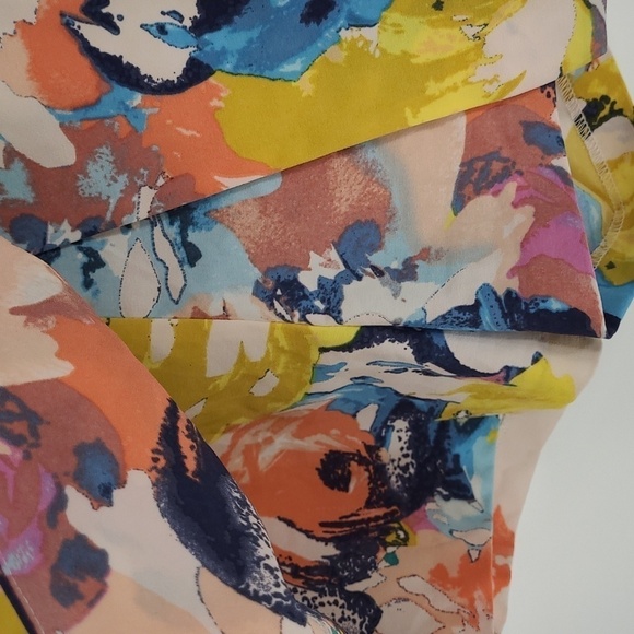 Bebe Size 2 Printblock Asymmetrical Overlap Short - Picture 5 of 8